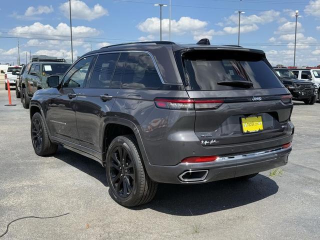 Photo of 2023 Baltic Gray Metallic Clearcoat Jeep Grand Cherokee