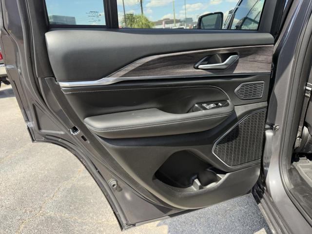 Photo of 2023 Baltic Gray Metallic Clearcoat Jeep Grand Cherokee