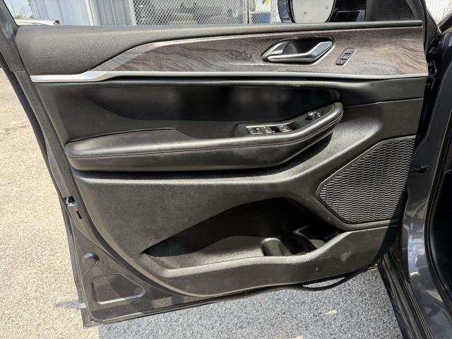 Photo of 2024 Baltic Gray Metallic Clearcoat Jeep Grand Cherokee