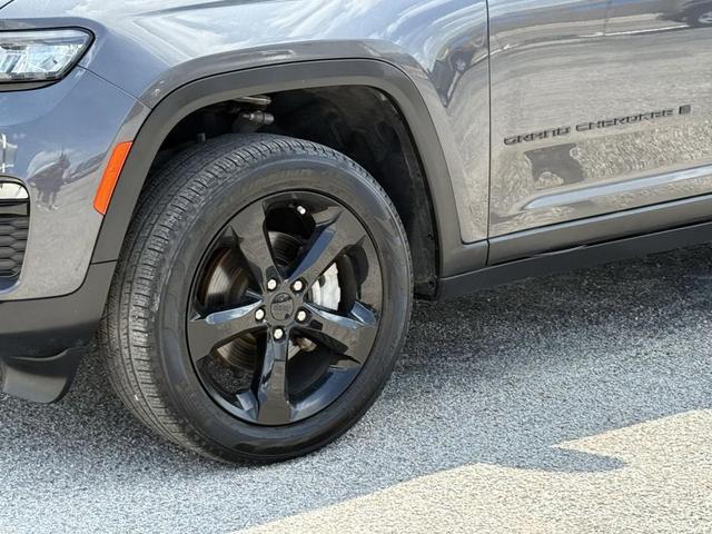 Photo of 2024 Baltic Gray Metallic Clearcoat Jeep Grand Cherokee