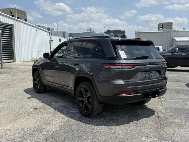 Photo of 2024 Baltic Gray Metallic Clearcoat Jeep Grand Cherokee