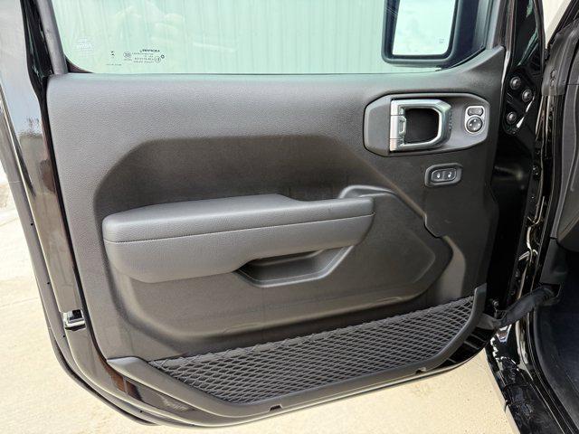 Photo of 2025 Black Clearcoat Jeep Wrangler