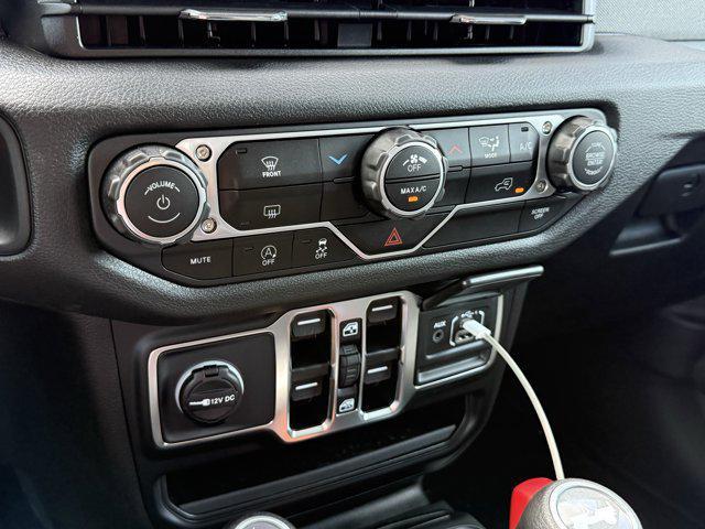 Photo of 2025 Black Clearcoat Jeep Wrangler