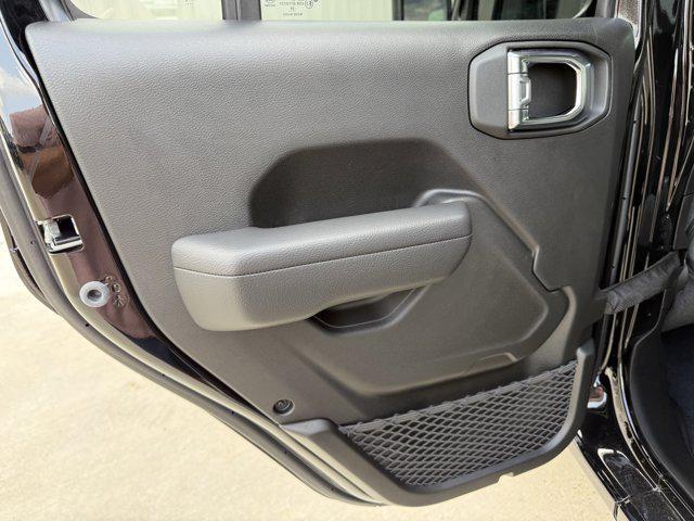 Photo of 2025 Black Clearcoat Jeep Wrangler