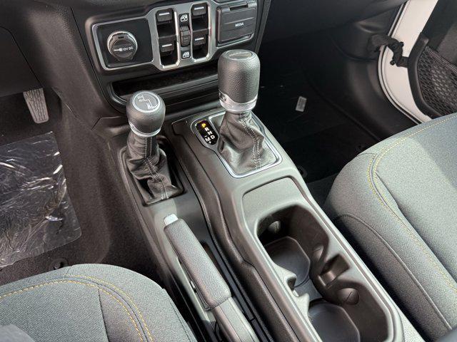 Photo of 2025 Bright White Clearcoat Jeep Gladiator