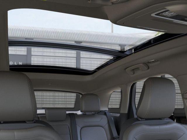 Photo of 2025 Whisper White Lincoln Corsair