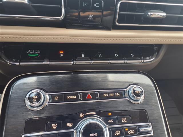Photo of 2023 Green Clearcoat Metallic Lincoln Nautilus