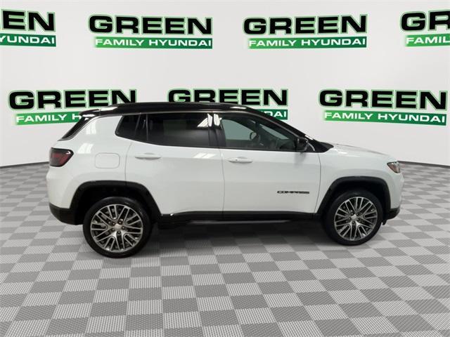 Photo of 2023 White Jeep Compass