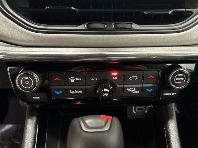 Photo of 2023 White Jeep Compass