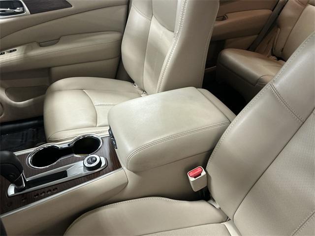 Photo of 2020 Scarlet Ember Nissan Pathfinder