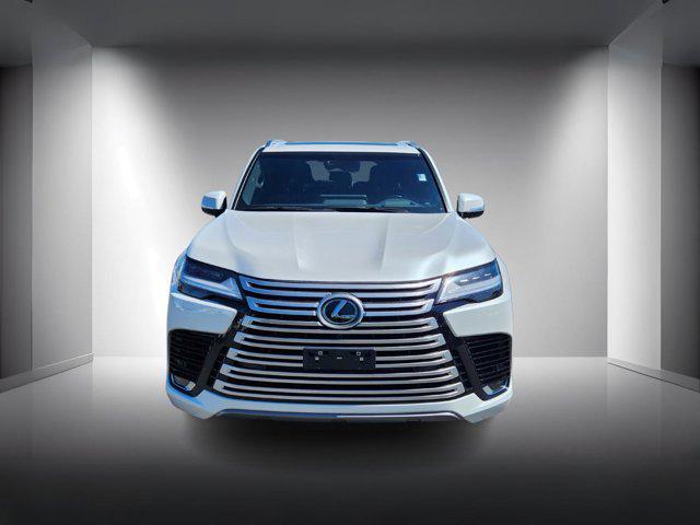 Photo of 2024 Eminent White Pearl Lexus LX 600