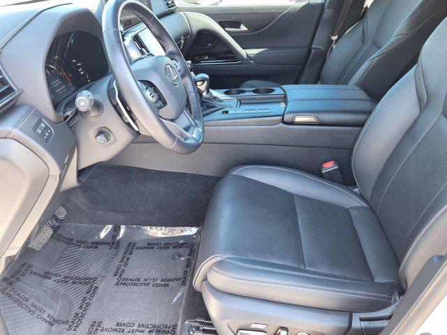 Photo of 2024 Eminent White Pearl Lexus LX 600