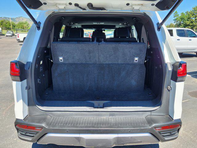 Photo of 2024 Eminent White Pearl Lexus LX 600