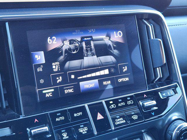 Photo of 2024 Eminent White Pearl Lexus LX 600