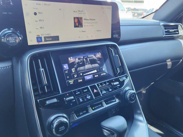 Photo of 2024 Eminent White Pearl Lexus LX 600
