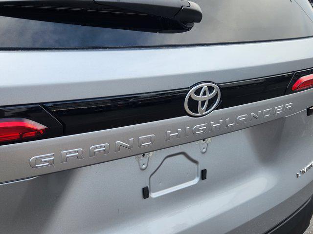 Photo of 2024 Celestial Silver Metallic Toyota Grand Highlander