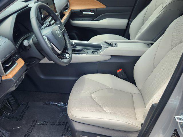 Photo of 2024 Celestial Silver Metallic Toyota Grand Highlander