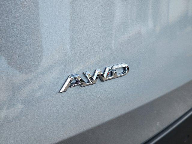 Photo of 2024 Celestial Silver Metallic Toyota Grand Highlander
