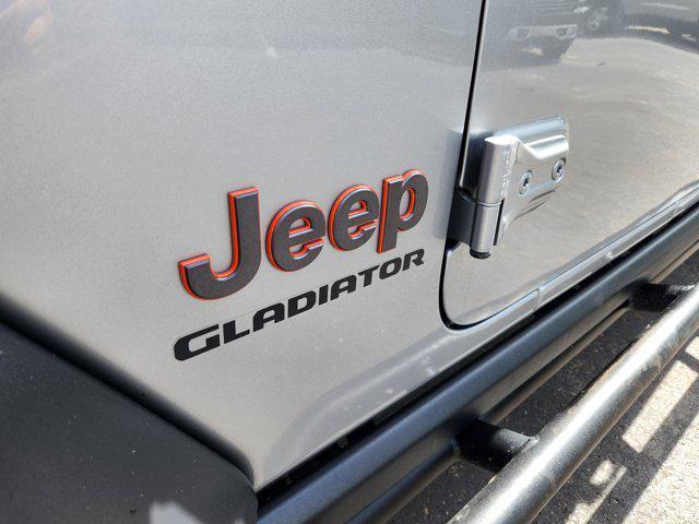 Photo of 2021 Billet Silver Metallic Clearcoat Jeep Gladiator