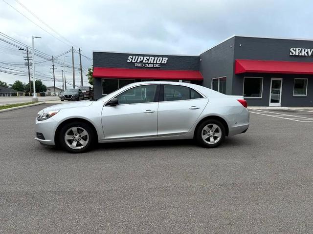 Photo of 2016 SILVER Chevrolet Malibu Limited