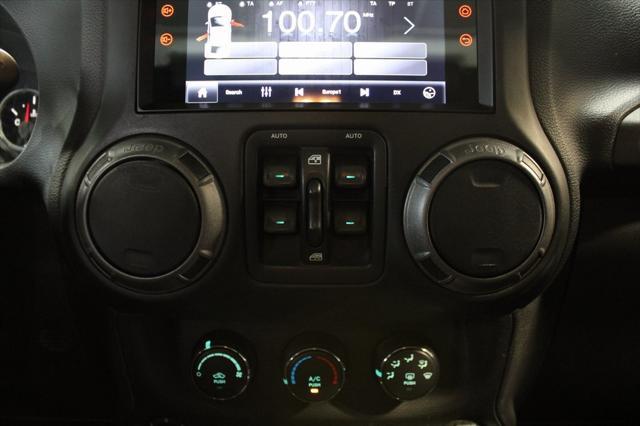 Photo of 2013 Black Clearcoat Jeep Wrangler Unlimited
