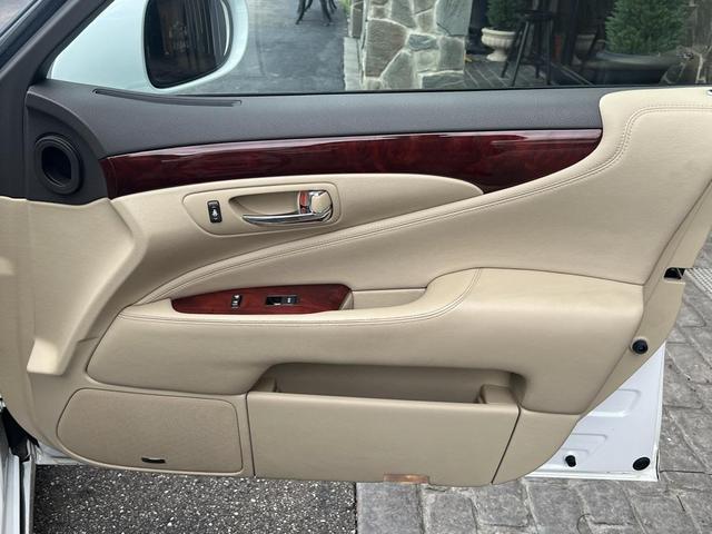 Photo of 2007 Starfire Pearl Lexus LS 460