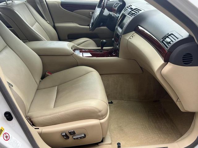 Photo of 2007 Starfire Pearl Lexus LS 460