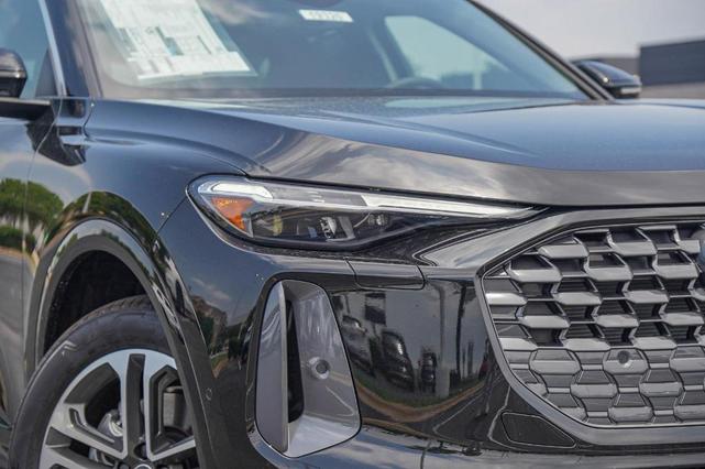 Photo of 2025 Mythos Black Metallic Audi Q5