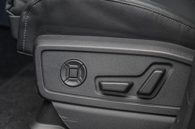 Photo of 2025 Mythos Black Metallic Audi Q5