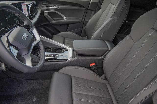 Photo of 2025 Mythos Black Metallic Audi Q5