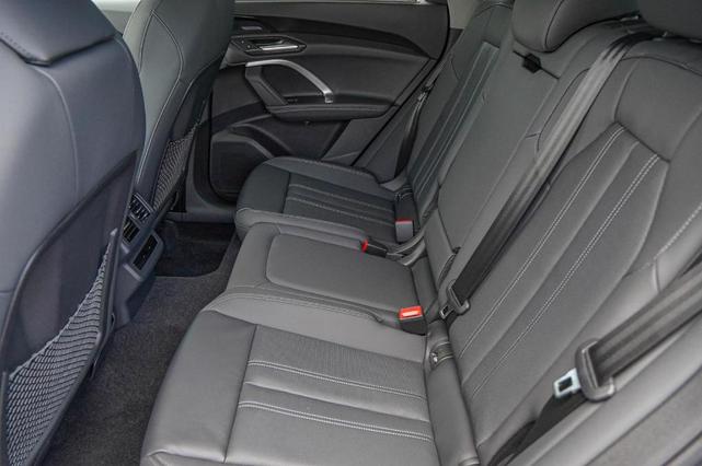 Photo of 2025 Mythos Black Metallic Audi Q5