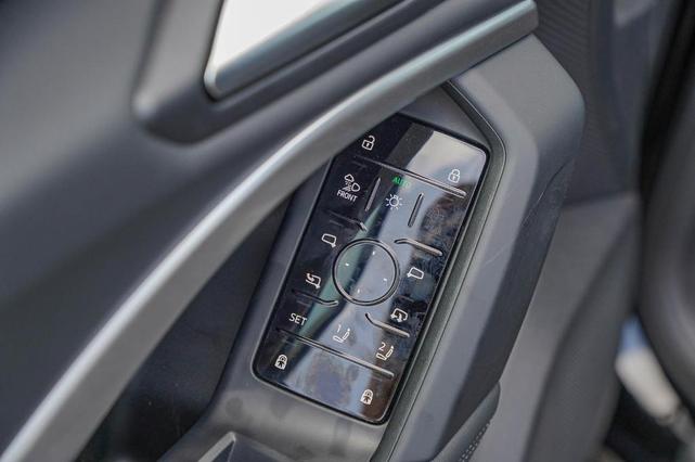 Photo of 2025 Mythos Black Metallic Audi Q5