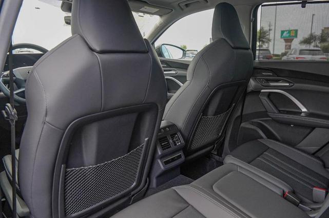 Photo of 2025 Mythos Black Metallic Audi Q5