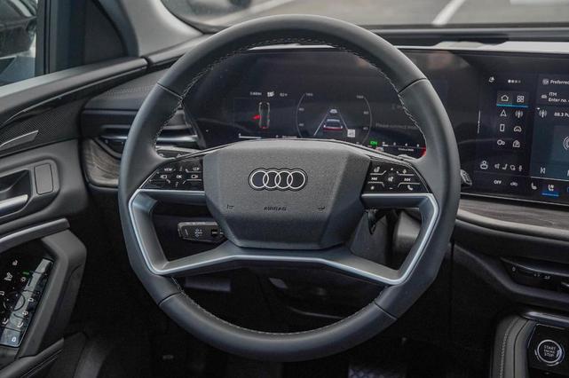 Photo of 2025 Mythos Black Metallic Audi Q5