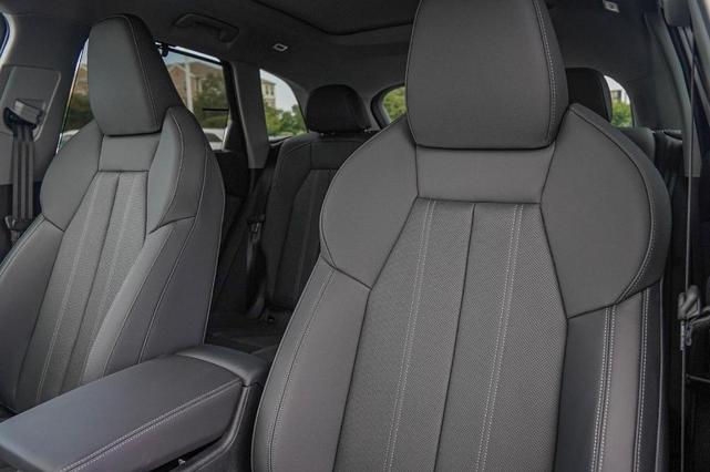 Photo of 2025 Mythos Black Metallic Audi Q5