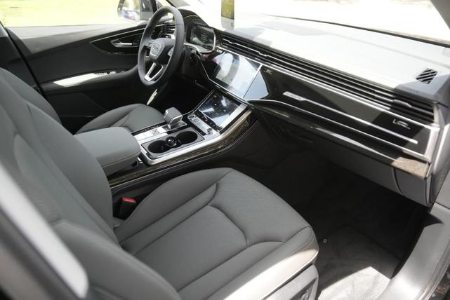 Photo of 2025 Mythos Black Metallic Audi Q7