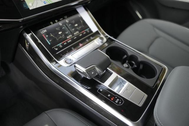 Photo of 2025 Mythos Black Metallic Audi Q7