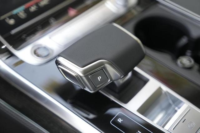 Photo of 2025 Mythos Black Metallic Audi Q7