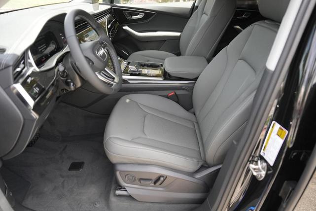 Photo of 2025 Mythos Black Metallic Audi Q7