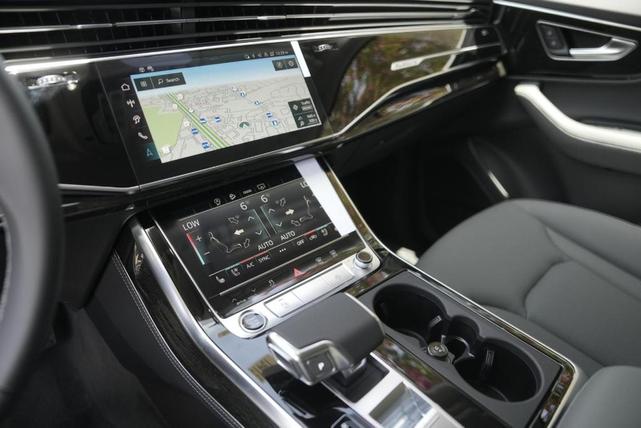 Photo of 2025 Mythos Black Metallic Audi Q7