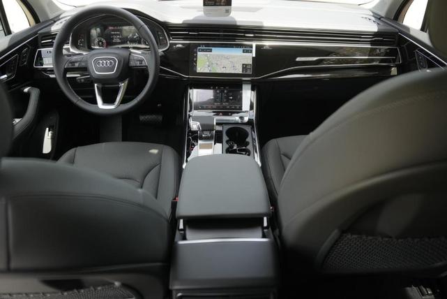 Photo of 2025 Mythos Black Metallic Audi Q7