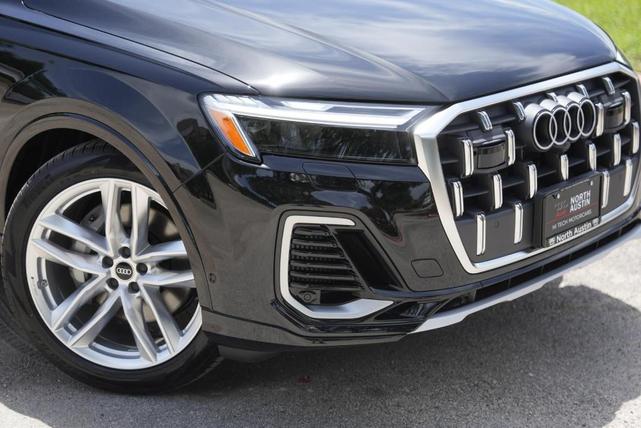 Photo of 2025 Mythos Black Metallic Audi Q7