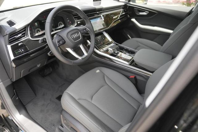 Photo of 2025 Mythos Black Metallic Audi Q7