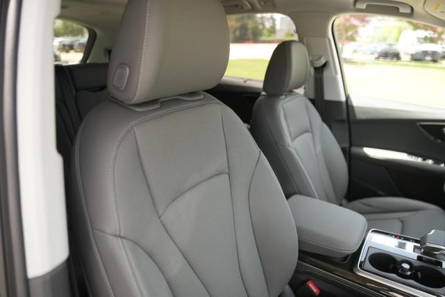 Photo of 2025 Mythos Black Metallic Audi Q7