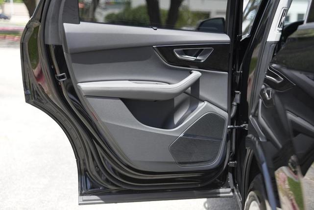 Photo of 2025 Mythos Black Metallic Audi Q7