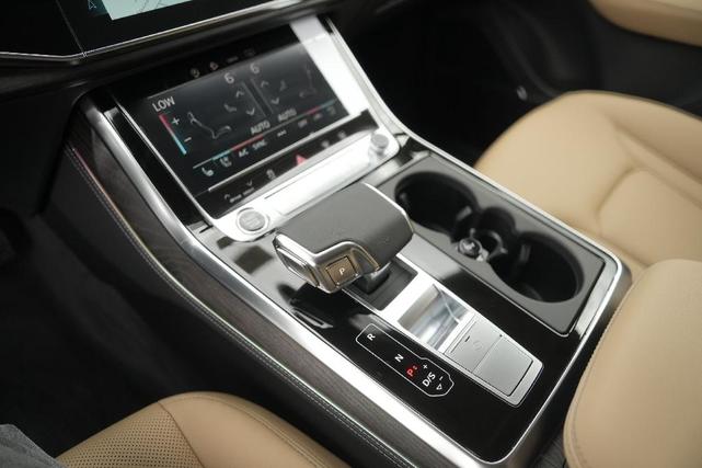 Photo of 2025 Glacier White Metallic Audi Q7