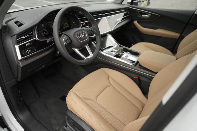 Photo of 2025 Glacier White Metallic Audi Q7