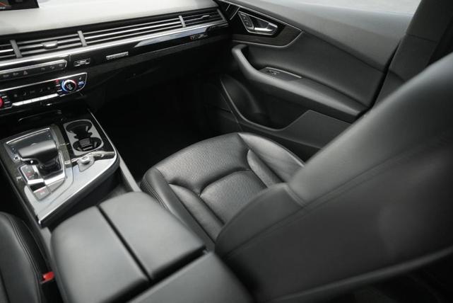 Photo of 2018 Florett Silver Metallic Audi Q7