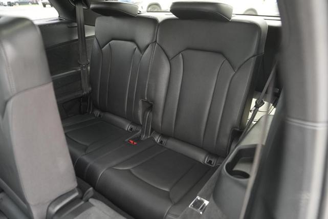 Photo of 2018 Florett Silver Metallic Audi Q7
