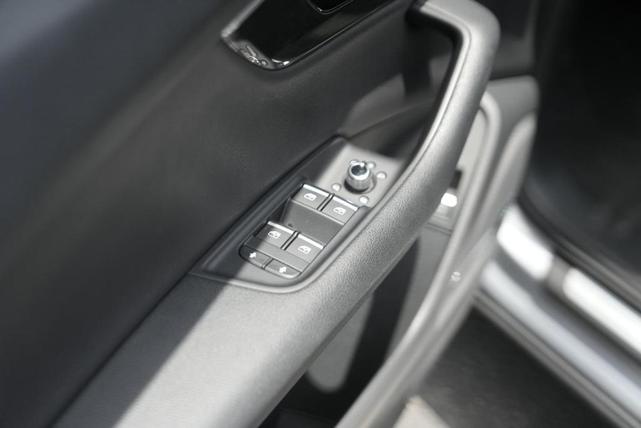 Photo of 2018 Florett Silver Metallic Audi Q7